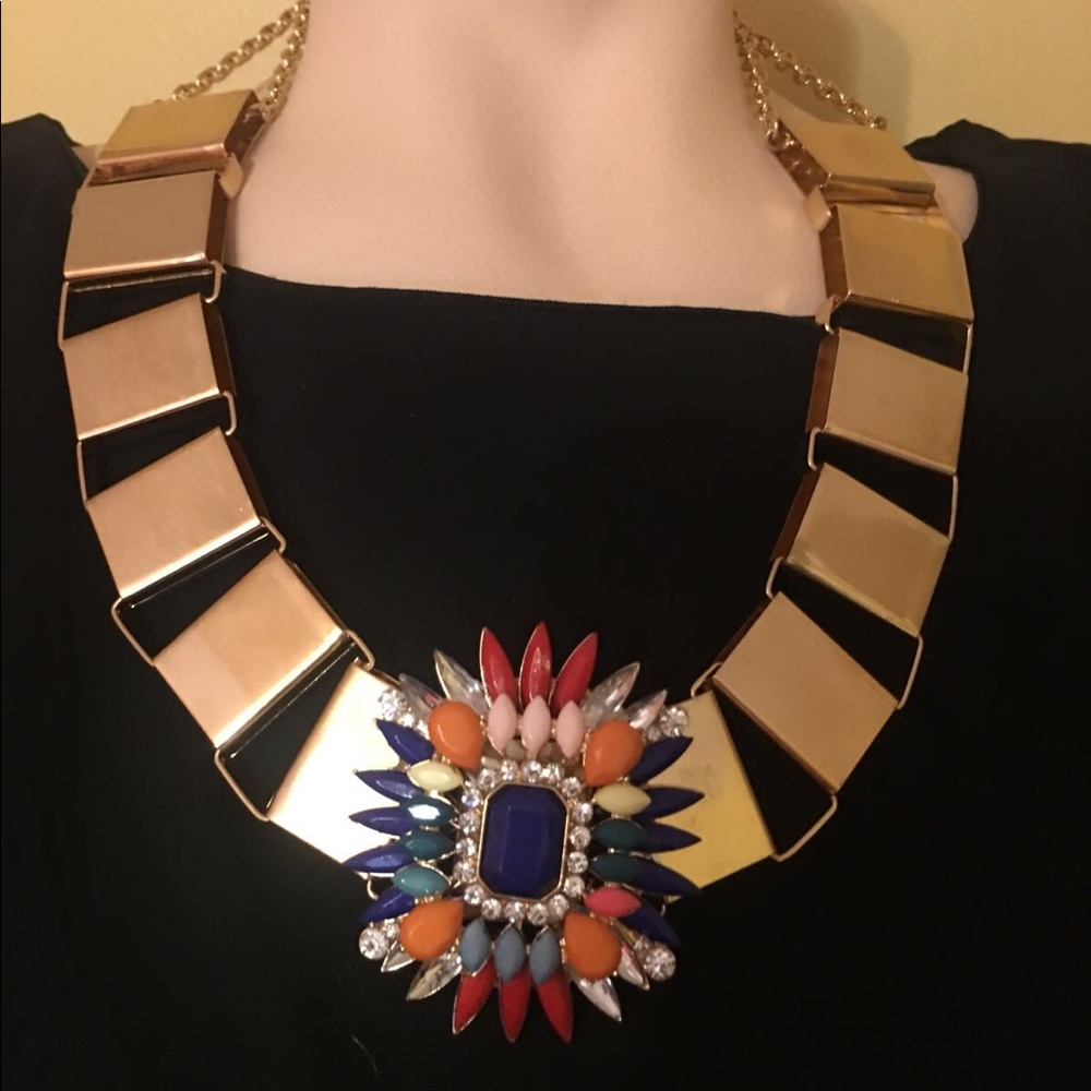 Statement necklace